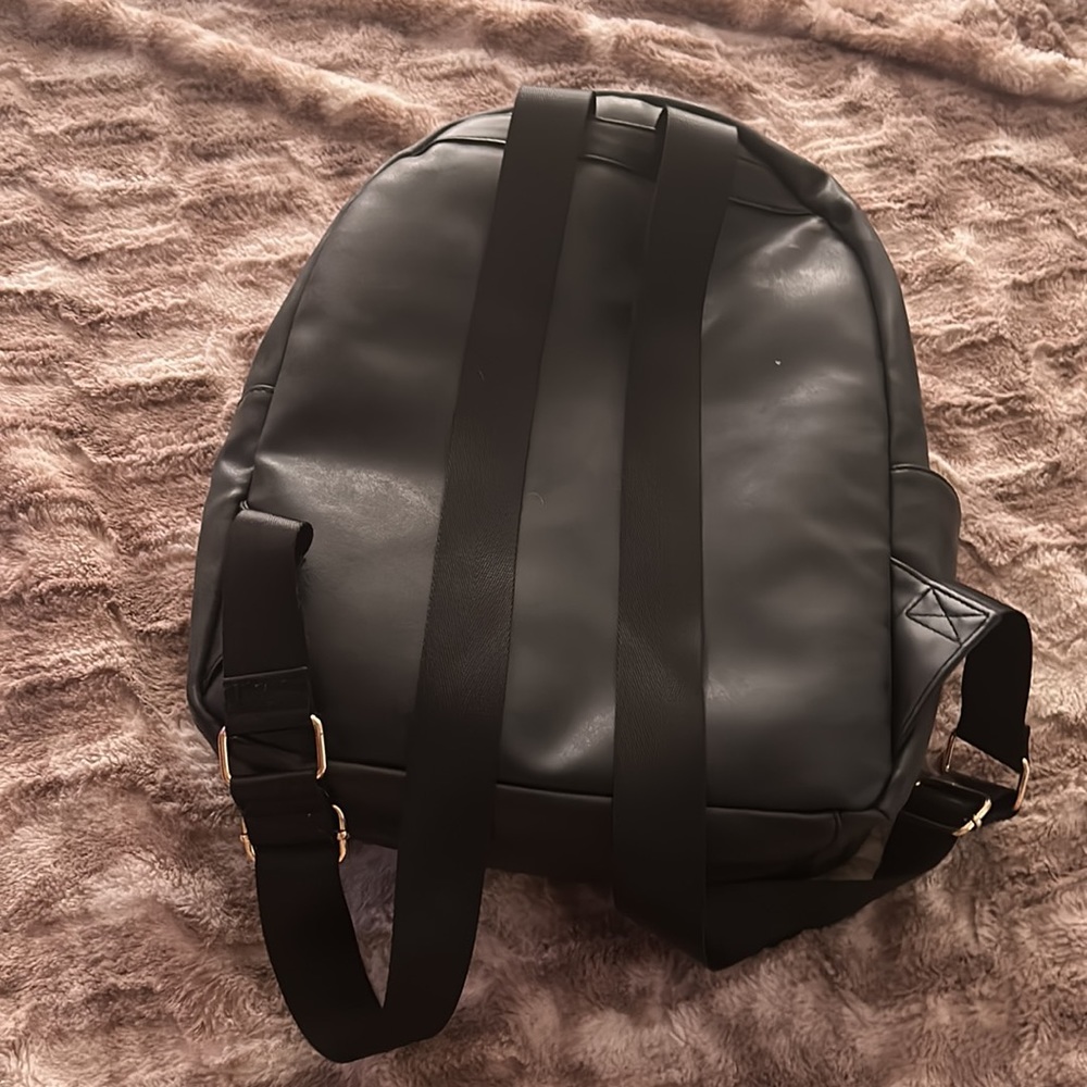Black backpack - Picture 2 of 2